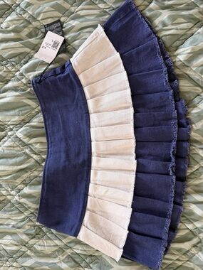 4 for $45 🌸Women’s Navy and White Pleated Mini Skort
